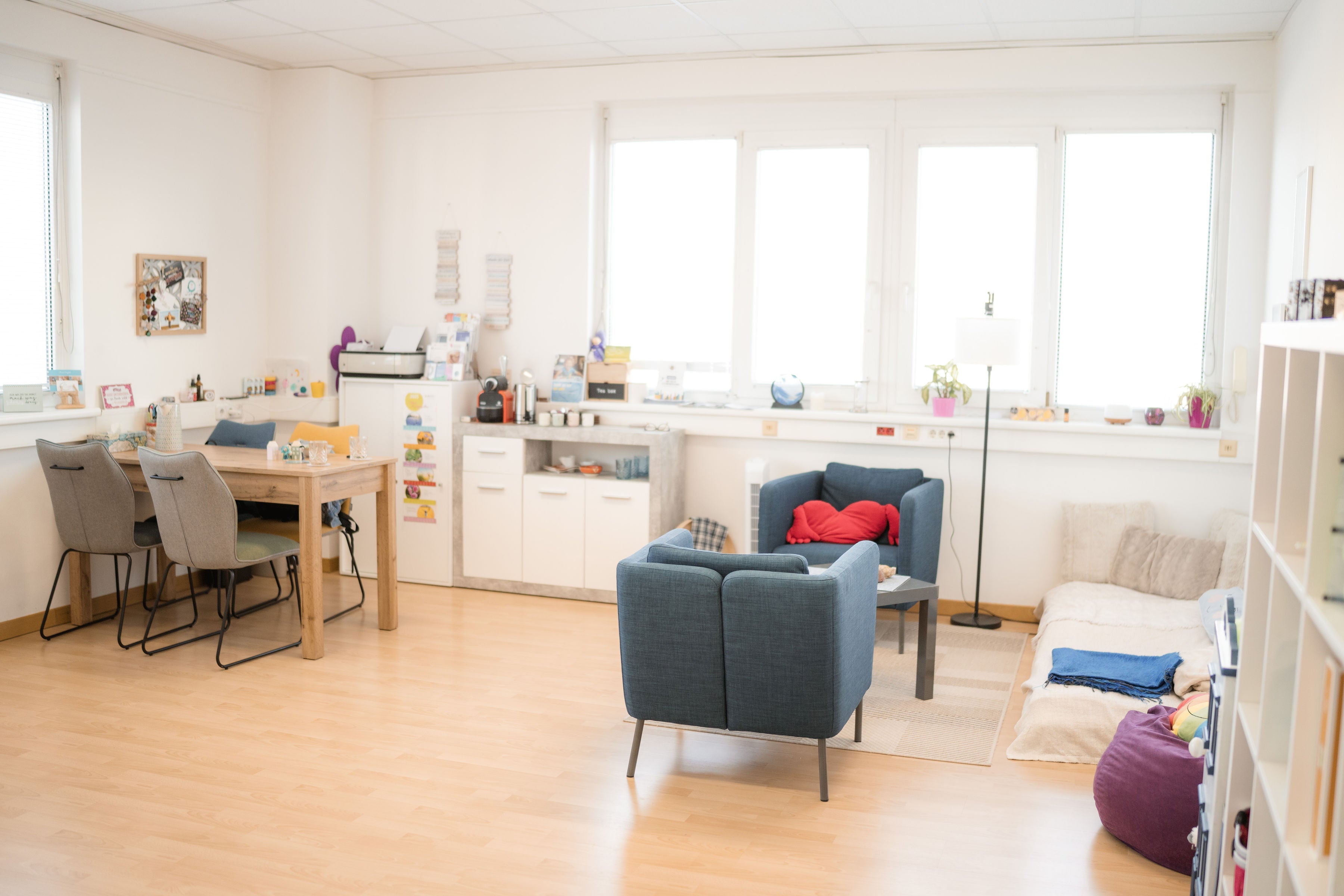 Begleitung für Kinder, Jugendliche & Familien in herausfordernden Zeiten
👋 Hallo, ich bin Claudia. Seit vielen Jahren begleite ich Kinder, Jugendliche und Familien in schwierigen Lebenssituationen – mit Empathie, Klarheit und professioneller Unterstützung.
